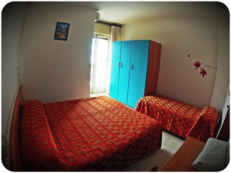 Camera doppia con letto aggiunto al Rosapineta